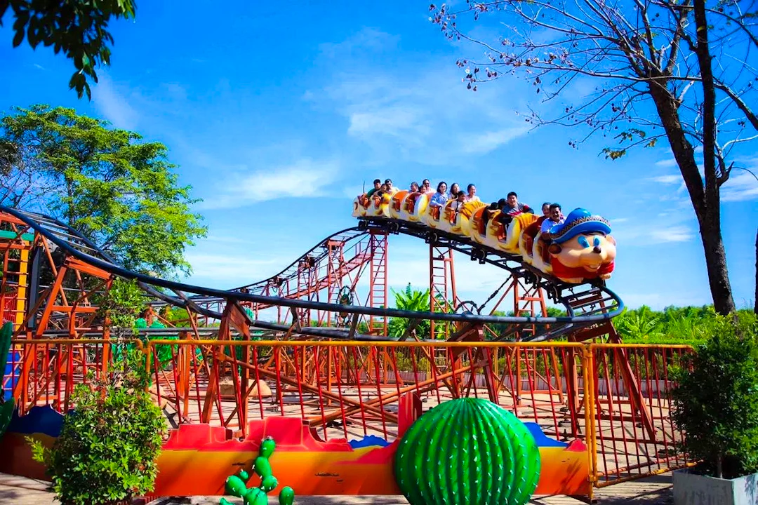 Dream World Bangkok with Round Trip Share Transfer Thrillark